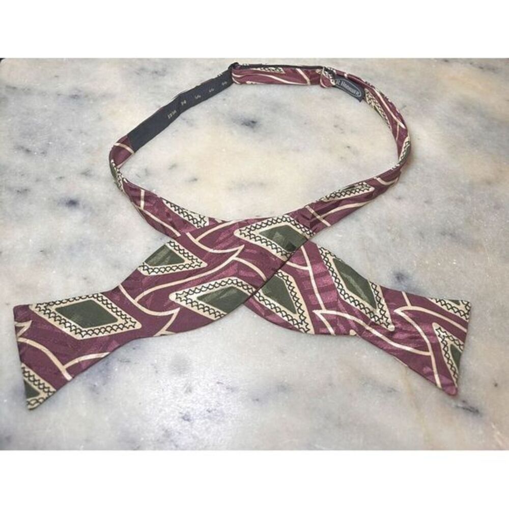 R Hanauer 100% Silk Mauve Geometric Satin Self Tie Bow Tie Handmade In USA